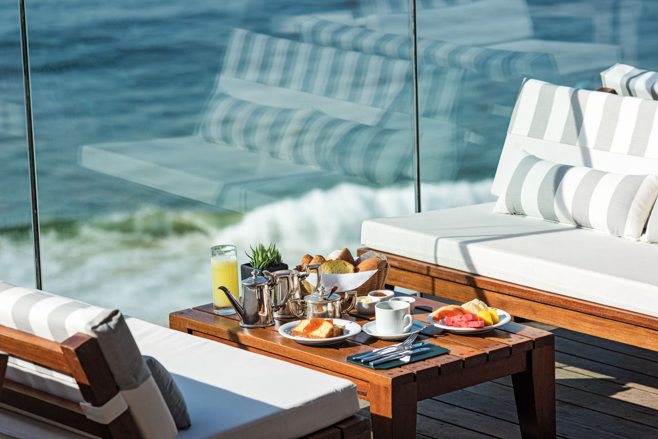 Breakfast with ocean view at Hotel Fasano Rio