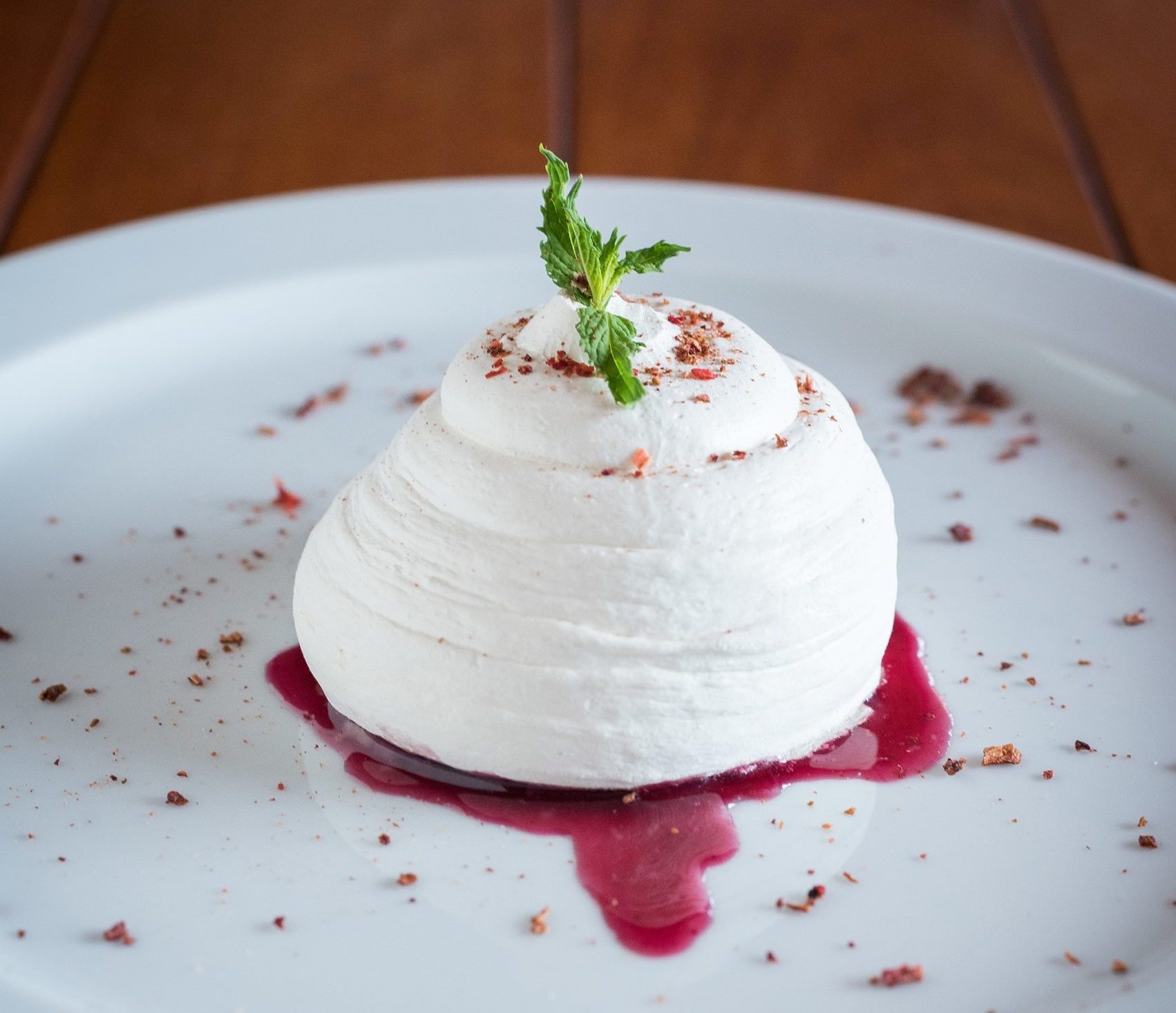 PAVLOVA DI FRUTTI DI BOSCO