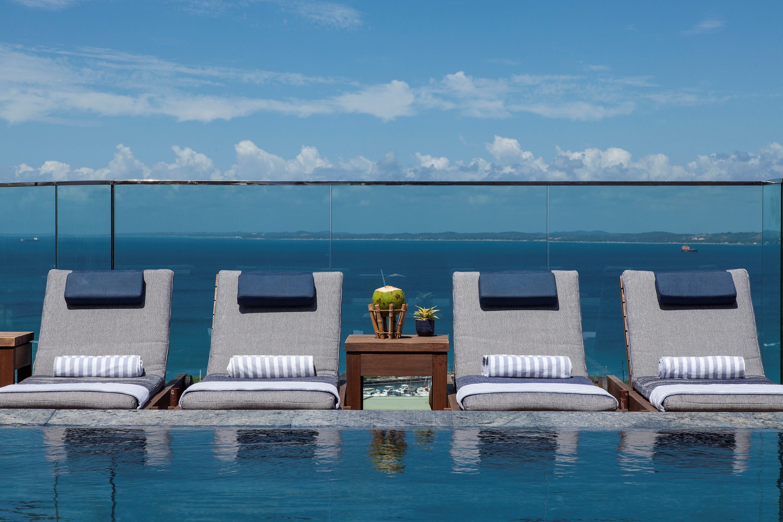 Pool Bar
